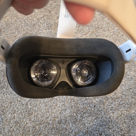 Oculus Quest 2 Meta 64GB Standalone VR Headset with Controllers - Picture 3 of 9